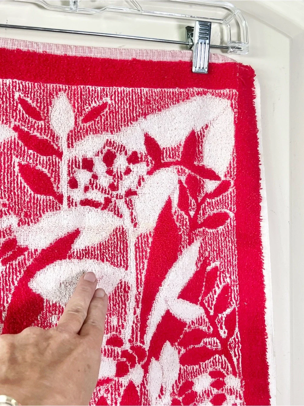 VTG 70s Mid Century Red White Floral Botanical Terry Cotton Reverse Hand Towel